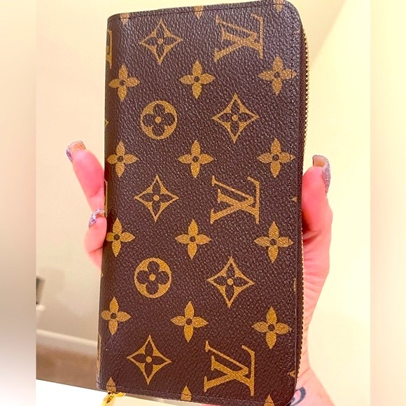 BRAND NEW MONOGRAM ZIPPY WALLET- FUCHSIA INTERIOR! - Picture 2 of 16